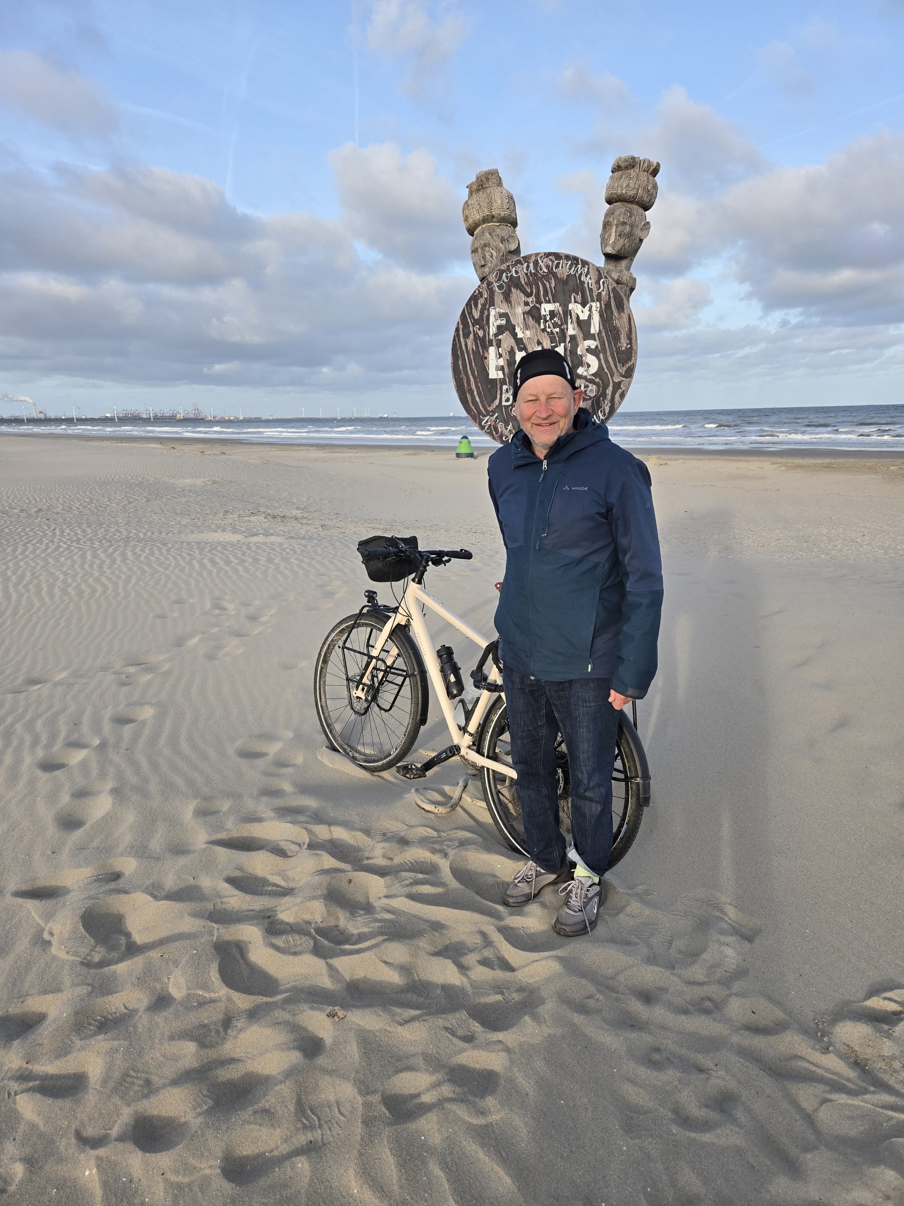 Ankunft am Meer nach meiner Fahrradreise am Rhein von Andermatt zur Nordsee